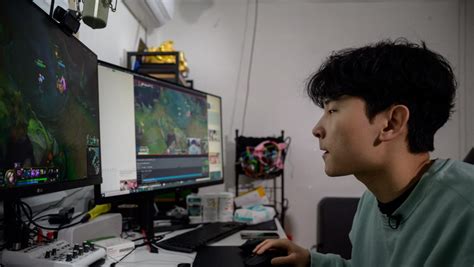 Young, rich and racy: South Koreas livestreamers